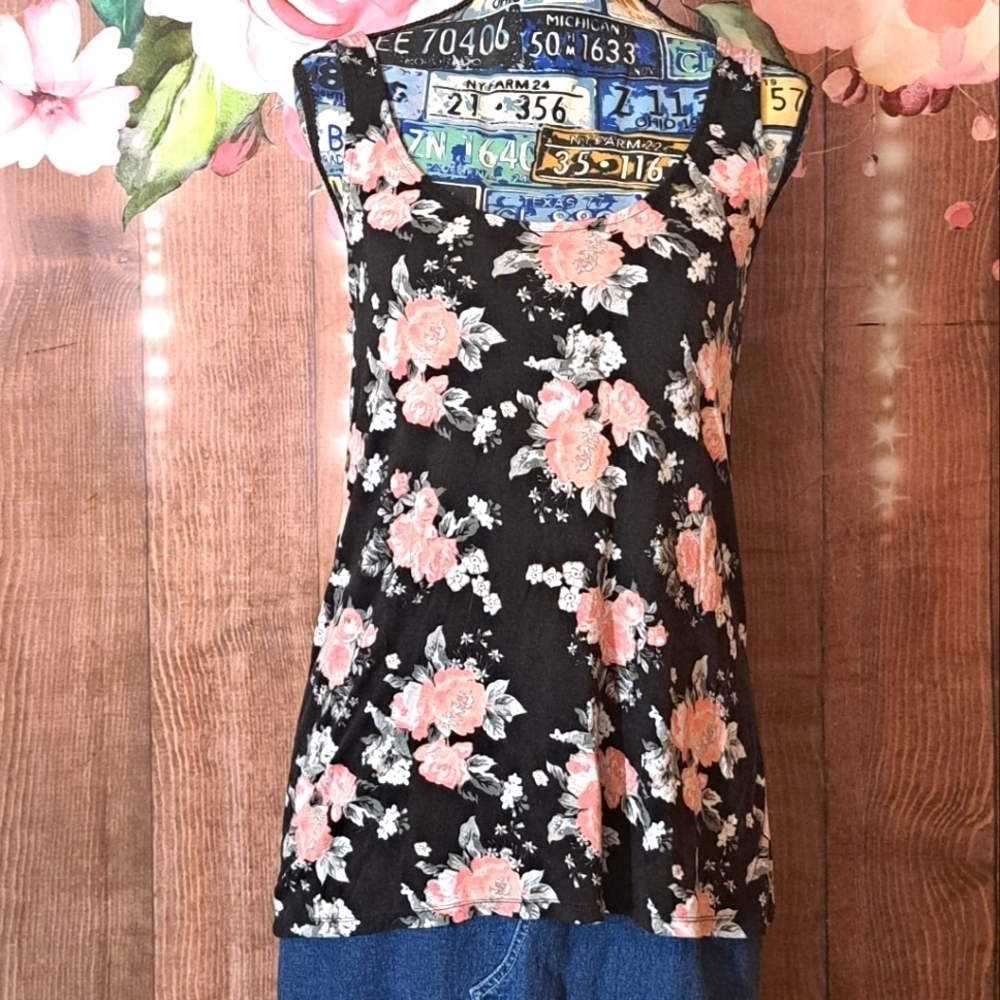 RUE21 Black Floral Sleeveless Top with Bow Tie Back size Large